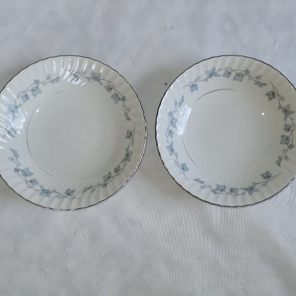 Set Of 2 Mikasa Encino 212 Fine China Soup Bowls 7.5” Silver Leaf Leaves